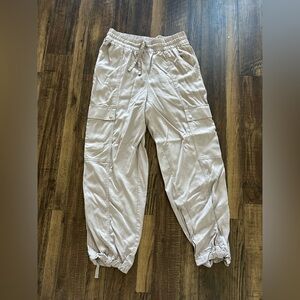 Athleta Women’s Light Tan Cargo Jogger Pants Size Medium